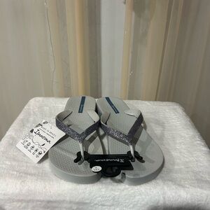 Ipanema Glitter Flip Flops Women’s 8 Gray Silver Thong Sandals NWT